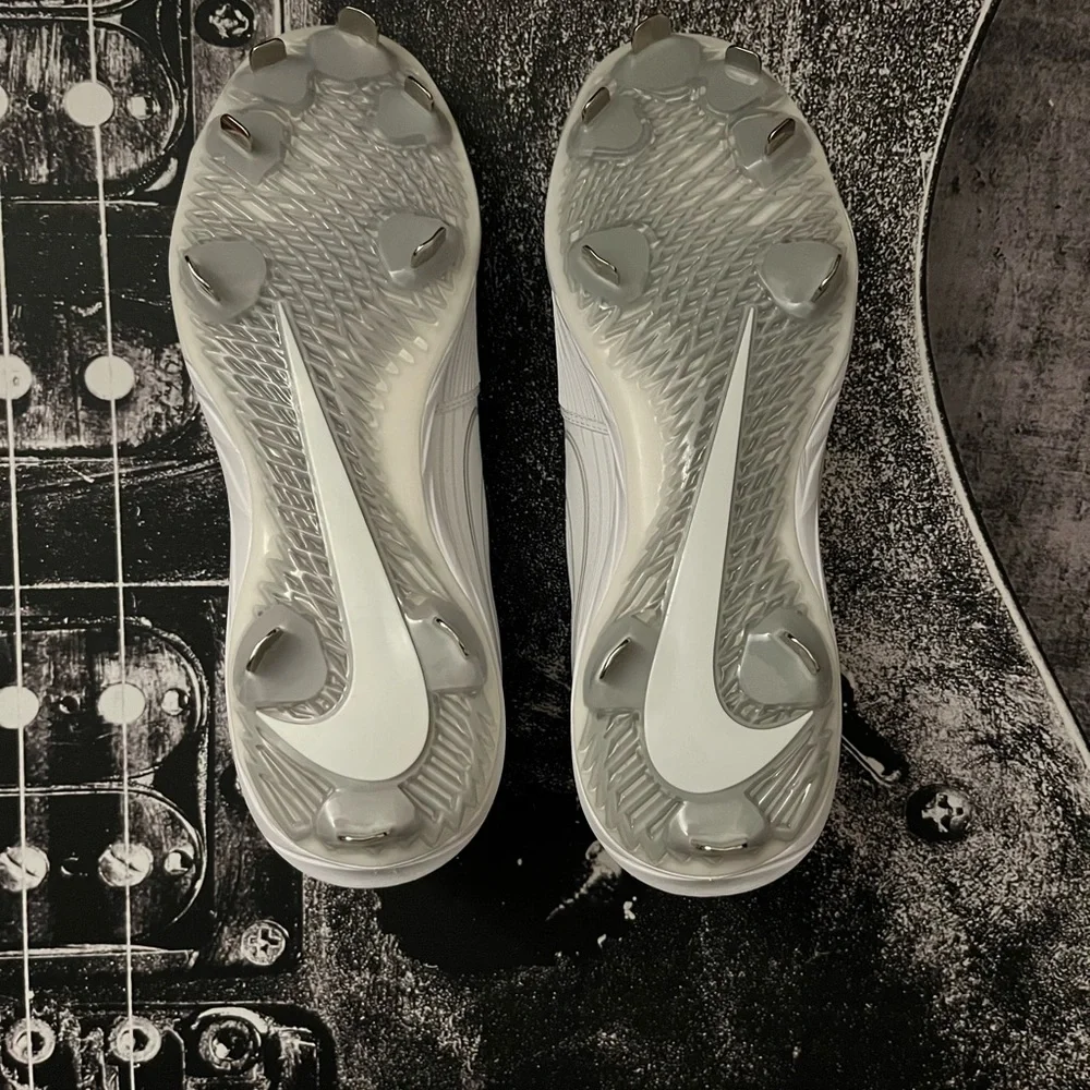 NIB Nike Cleats - Picture 5 of 5